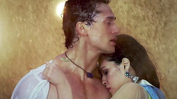 হিরোপান্তি ছবিতে টাইগার স্রোফ ও কৃতি স্যানন