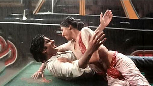 নিমক হালাল ছবিতে অমিতাভ ও স্মিতা পাতিল