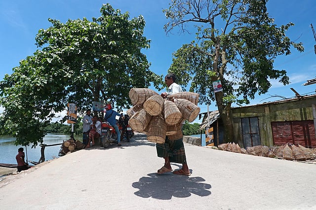 নিজে তৈরি করে বাজারে বিক্রির জন্য এনেছেন
