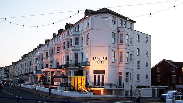 ল্যাংহাম হোটেল: এই হোটেলে ইংলিশ পেসার স্টুয়ার্ট ব্রড আর তাঁর বান্ধবী বেইলি ভূতের ভয় পেয়েছিলেন। ছবি: উইকি মিডিয়া কমনস