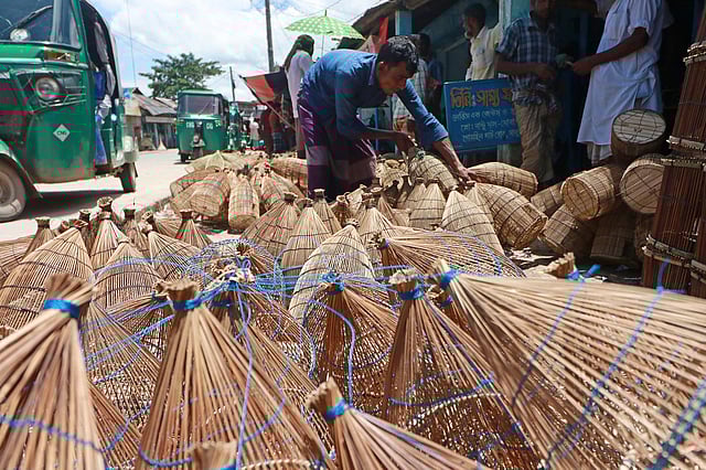 বাজারে বিক্রির জন্য রাখা হয়েছে