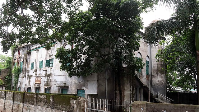 রেশমের ব্যবসার জন্য রাজশাহী শহরের পদ্মার তীরে ওলন্দাজ বণিকেরা তৈরি করেছিল একটি বাণিজ্যিক কুঠি। পরে সেটি পরিচিত হয় বড় কুঠি নামে। ছবি: শহীদুল ইসলাম