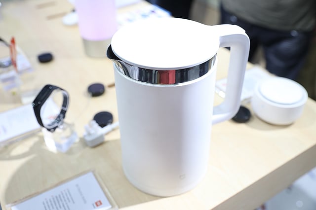 ব্লুটুথ কানেক্টেড শাওমির এই বৈদ্যুতিক কেটলির দাম ৩ হাজার ৬০ টাকা।