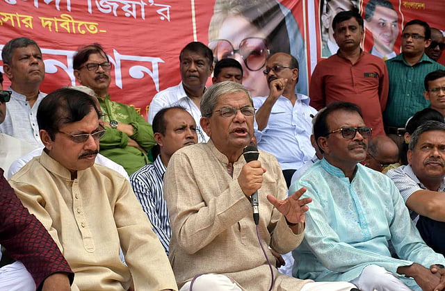 খালেদা জিয়ার মুক্তির দাবিতে অনশন করেছেন বিএনপি নেতা–কর্মীরা। ছবি: প্রথম আলো