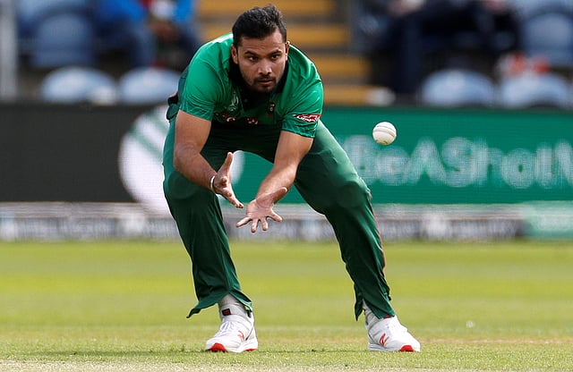 বিশ্বকাপে নিজের ক্যারিয়ারের শেষ ম্যাচ খেলতে নামছেন মাশরাফি। ছবি: রয়টার্স