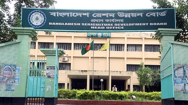 রেশমশিল্পের উন্নয়নের জন্য বাংলাদেশ সরকার নির্মাণ করেছে বাংলাদেশ রেশম উন্নয়ন বোর্ড। ছবি: শহীদুল ইসলাম