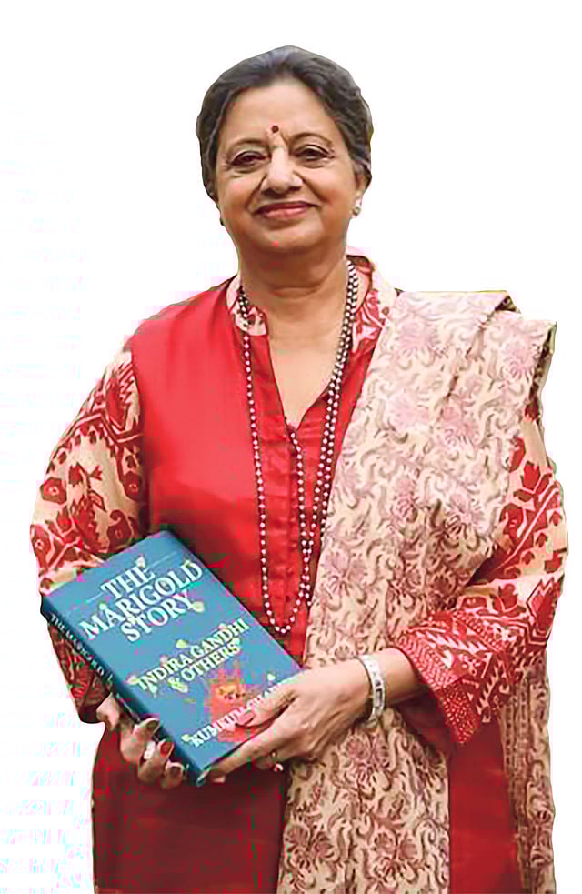 দ্য ম্যারিগোল্ড স্টোরি: ইন্দিরা গান্ধী অ্যান্ড আদার্স হাতে লেখক কুমকুম চাড্ডা।  ছবি: সংগৃহীত