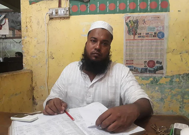 কাপ্তান বাজারের পাইকারি ডিম ব্যবসায়ী মোরশেদ আলম। ছবি: আসাদুজ্জামান