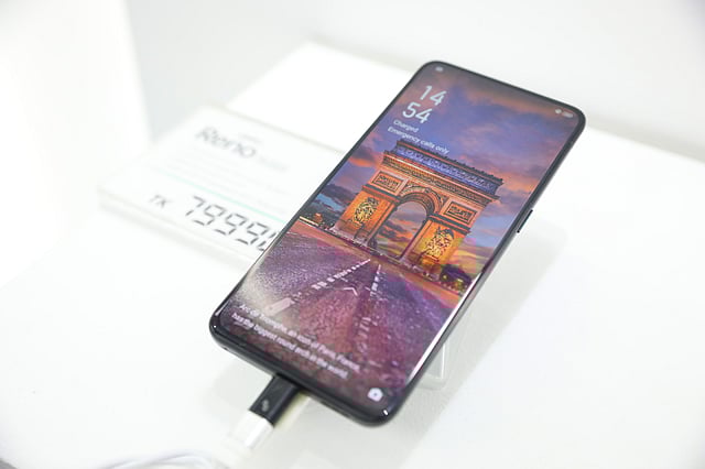 অপো রেনো স্মার্টফোনের দাম ৭৯ হাজার ৯৯০ টাকা।