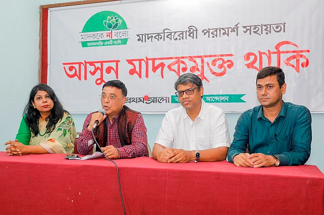 পরামর্শ সহায়তা দেন জাতীয় মানসিক স্বাস্থ্য ইনস্টিটিউটের পরিচালক মনোবিদ মোহিত কামাল, সহযোগী অধ্যাপক আহমেদ হেলাল, সহকারী অধ্যাপক ফারজানা রহমান ও শহীদ তাজউদ্দীন আহমদ মেডিকেল কলেজের সহকারী অধ্যাপক মো. জোবায়ের মিয়া।