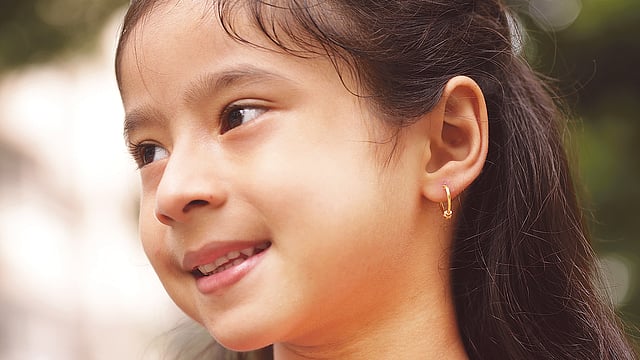 শিশুদের মানায় গোল দুল