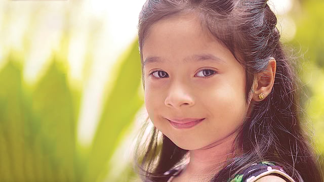 ছোট কানে ছোট দুল। মডেল: রাই, ছবি: কবির হোসেন