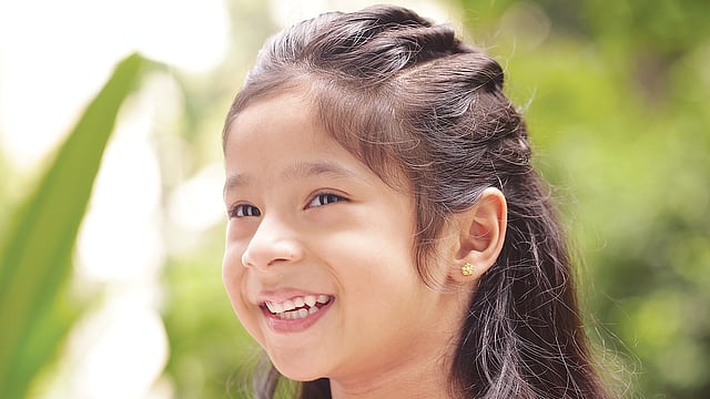 শিশুদের মানায় গোল দুল