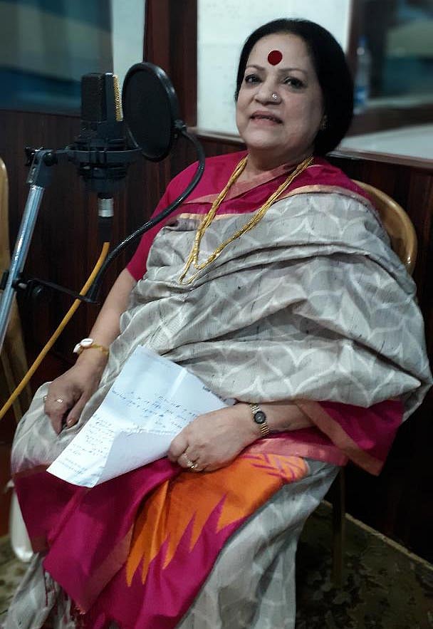 জেএমডি স্টুডিওতে গান রেকর্ডিংয়ের ফাঁকে