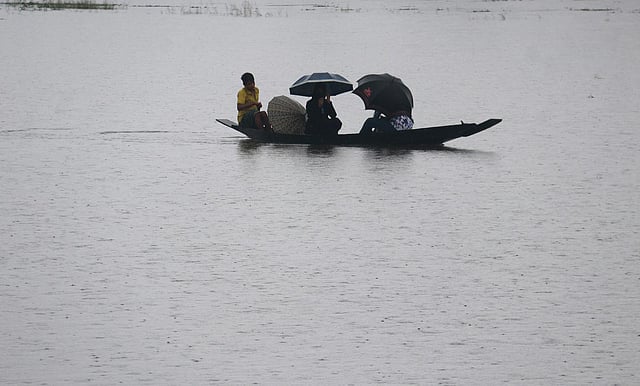 বৃষ্টি চলছে বলে তো আর যাতায়াত থামানো যায় না।