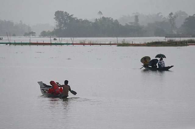 ভরা বর্ষায় হাওরে ভাসছে নৌকা।
