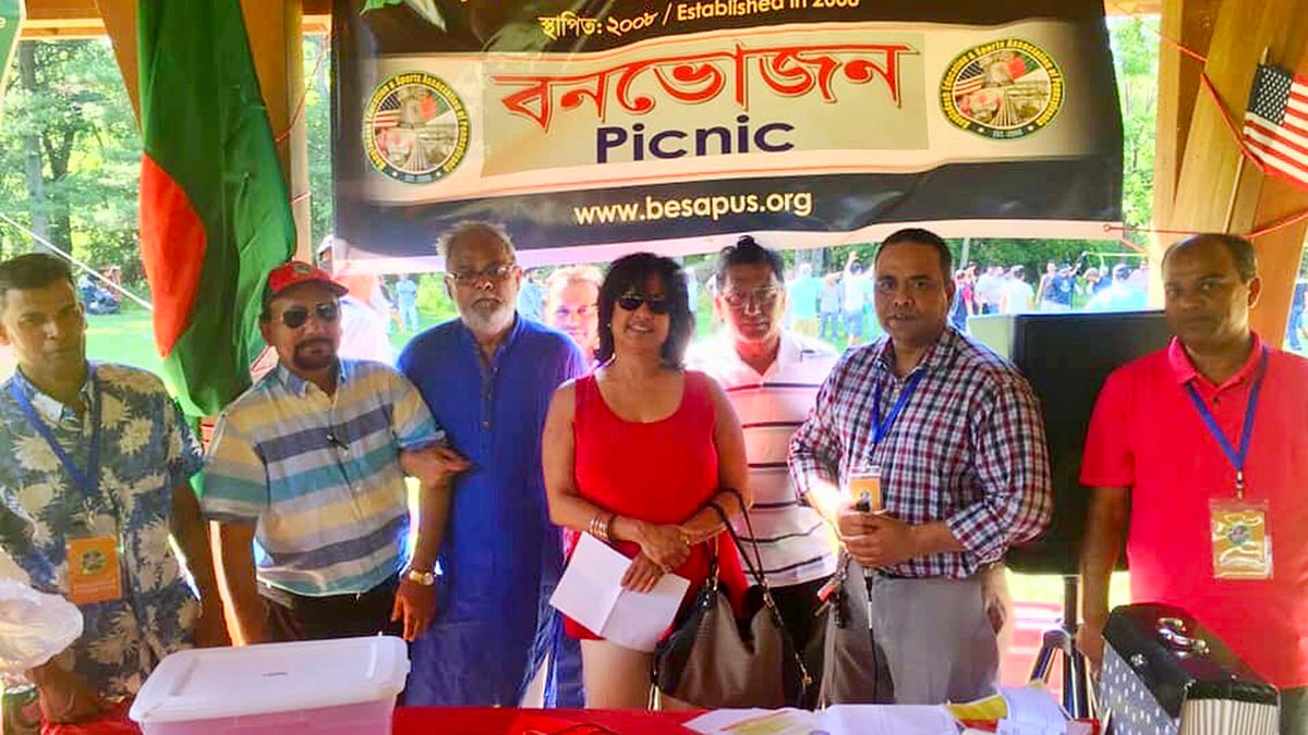 বনভোজনে বেসাপের সদস্য ও অতিথিরা। ছবি: সংগৃহীত