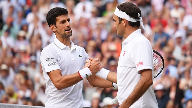 ফেদেরার-জোকোভিচ ওদিকে মাতাচ্ছিলেন উইম্বলডন। ছবি : এএফপি