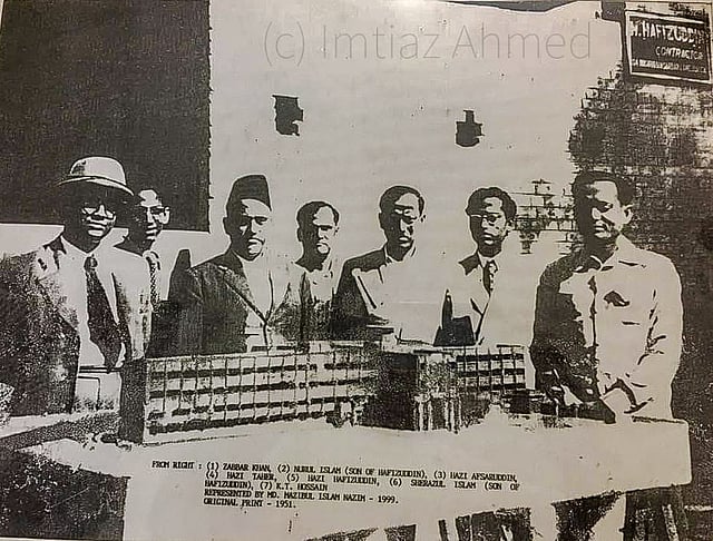 হোটেল শাহবাগ নির্মাণের পূর্বে প্রকল্পটির মডেলসহ ১৯৫১ সালে ঠিকাদার ও সংশ্লিষ্ট কর্মকর্তারা। ছবি: ইমতিয়াজ আহমেদ