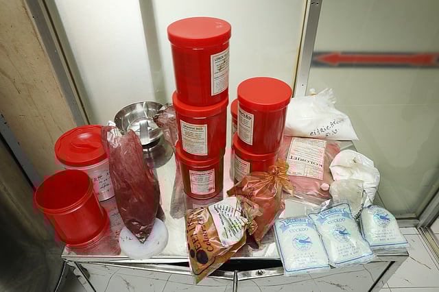 ওষুধে মেশানো হয় এই রং ও স্যাকারিন।