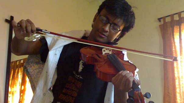 নানা রকমের বাদ্যযন্ত্র বাজাতে পারতেন আবিদ