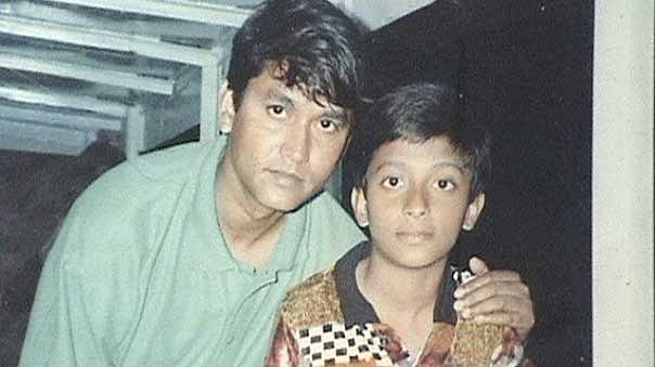 ‘সুন্দরী’ নাটকে শিশুশিল্পী হিসেবে অভিনয় করেছিলেন আবিদ। খুলনায় নাটকের শুটিংয়ে আজিজুল হাকিমের সঙ্গে