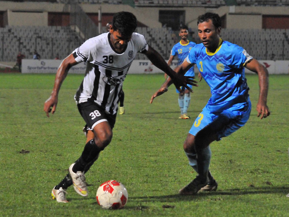 বাংলাদেশ প্রিমিয়ার লিগে আজ মাঠে নামছে ঢাকা আবাহনী। ছবি: বাফুফে