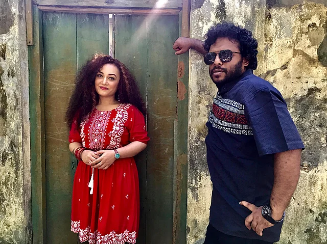 ‘সিঙ্গেল সিঙ্গেল লাগে না’ শিরোনামের দ্বৈত গানে কণ্ঠ দিয়েছেন নিশীতা ও লুৎফর হাসান