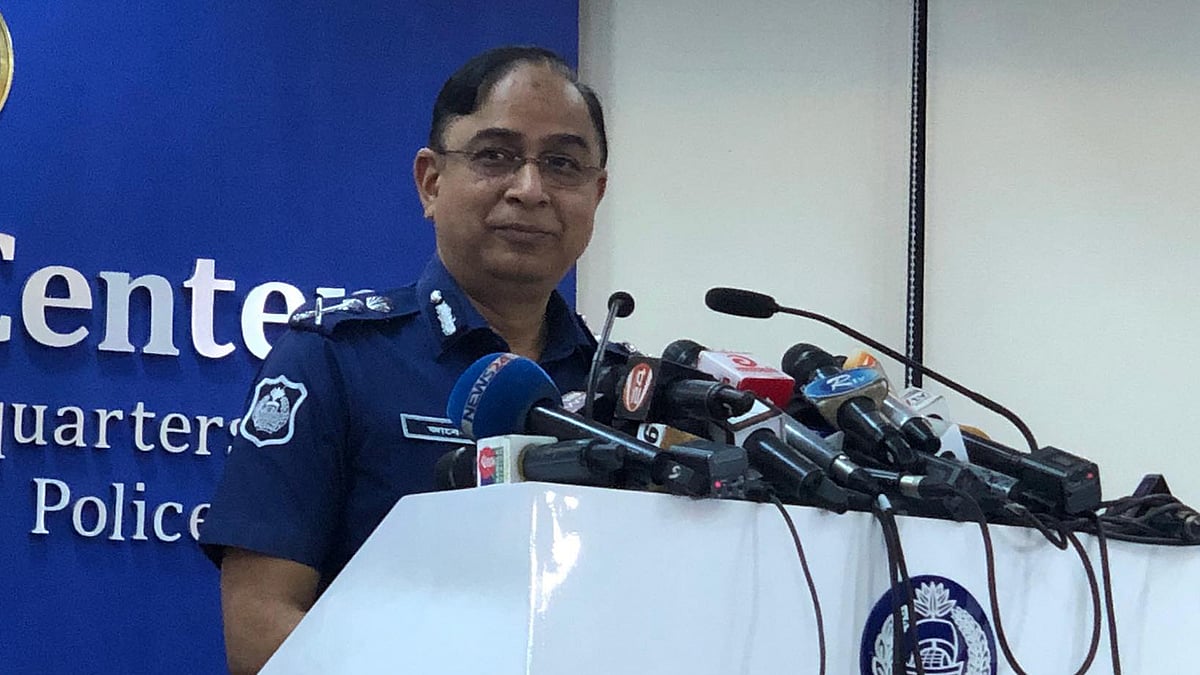 গুজব প্রতিরোধে পুলিশের করণীয় জানাতে আজ পুলিশ সদর দপ্তরের মিডিয়া সেন্টারে আয়োজিত সংবাদ সম্মেলনে বক্তব্য দেন পুলিশের মহাপরিদর্শক (আইজিপি) মোহাম্মদ জাবেদ পাটোয়ারী। ছবি: প্রথম আলো