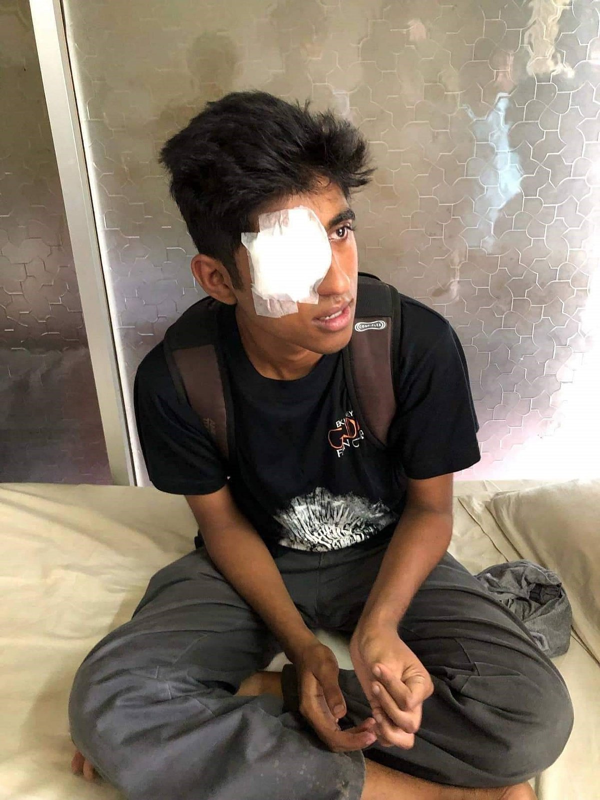 ছাত্রলীগের হামলায় আহত শিক্ষার্থী। ছবি: সংগৃহীত