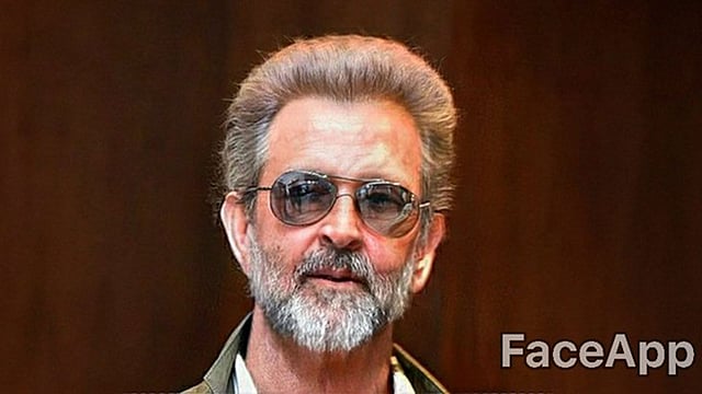 এই দেখুন, ৪৫ বছর বয়সী হৃতিক রোশন বুড়ো হলে কেমন দেখাবে। তখন সম্ভবত তাঁর ‘কৃষ টেন’ করার সময়। বুড়ো হৃতিককেও কিন্তু ‘হ্যান্ডসাম’ লাগছে, কী বলেন!