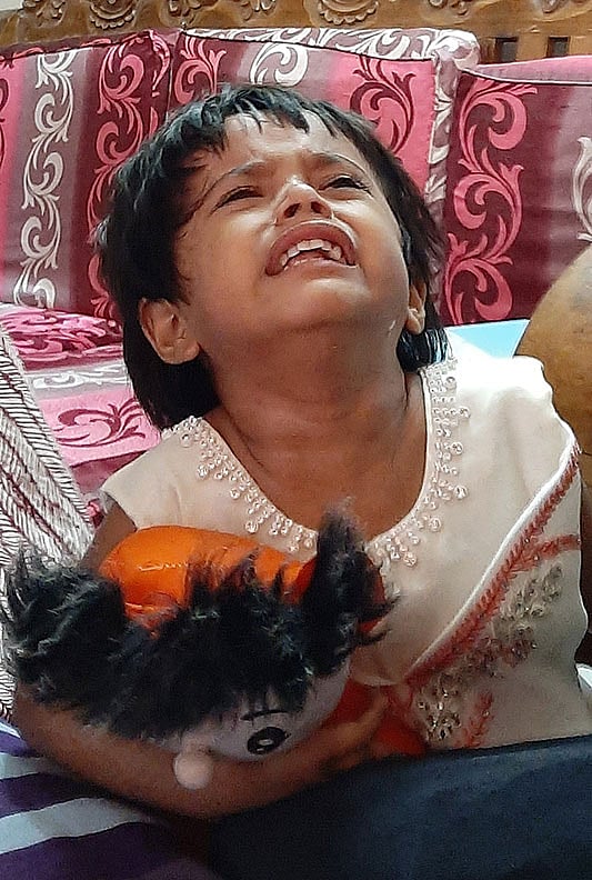 ছোট্ট তুবা এই হাসে তো এই কাঁদে। ছবি: সাবরিনা ইয়াসমীন