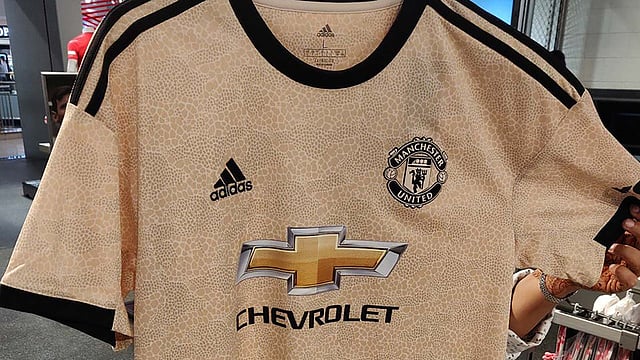 ম্যানচেস্টার ইউনাইটেডের অ্যাওয়ে জার্সি। ছবি : টুইটার