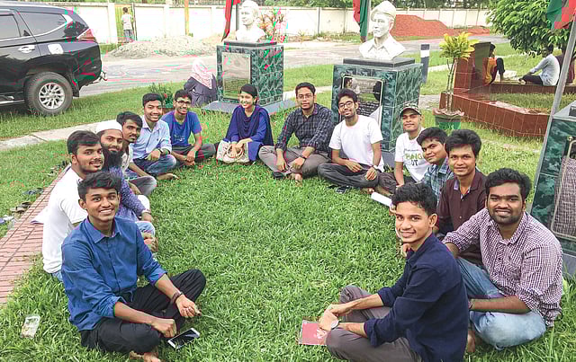 িবশ্ববিদ্যালয়ের িবভিন্ন সংগঠনের সঙ্গে যুক্ত আছেন এই তরুণেরা