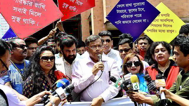 তথ্যমন্ত্রী হাছান মাহমুদ প্রত্যেককে বাড়ির চত্বর এবং আশপাশ এলাকা পরিচ্ছন্ন করা এবং মানবিক বিবেচনায় সার্বক্ষণিক ডেঙ্গু রোগীদের পাশে থাকার জন্য চিকিৎসকদের প্রতি আহ্বান জানান