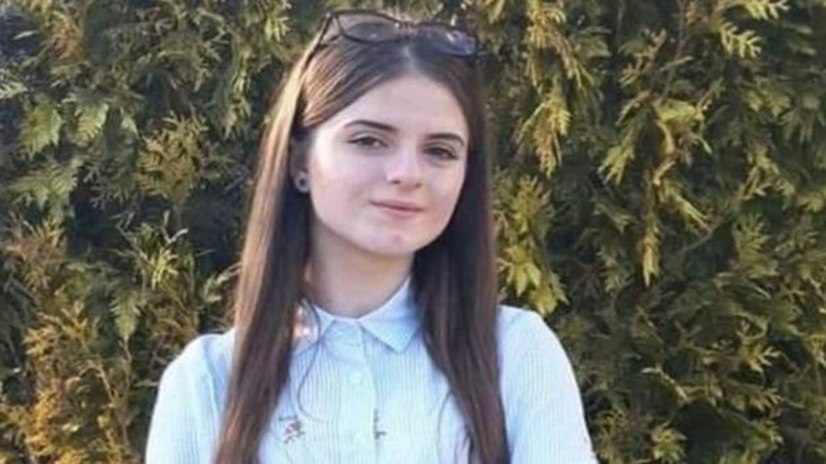 অপহরণের পর খুন হওয়া রোমানিয়ার কিশোরী আলেকজান্দ্রা মাসেসানু। ছবি: ফেসবুক থেকে সংগৃহীত