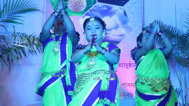শিশু শিল্পীদের নাচও ছিল আকর্ষণীয়।