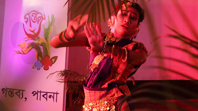 বর্ষার গানের সঙ্গে ছিল নাচ।