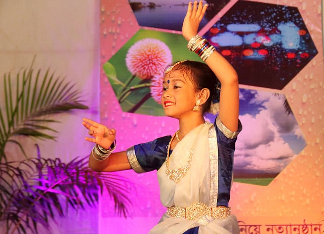 একক, দ্বৈত বা দলীয় সব নাচেরই মূল বিষয় ছিল বর্ষা।