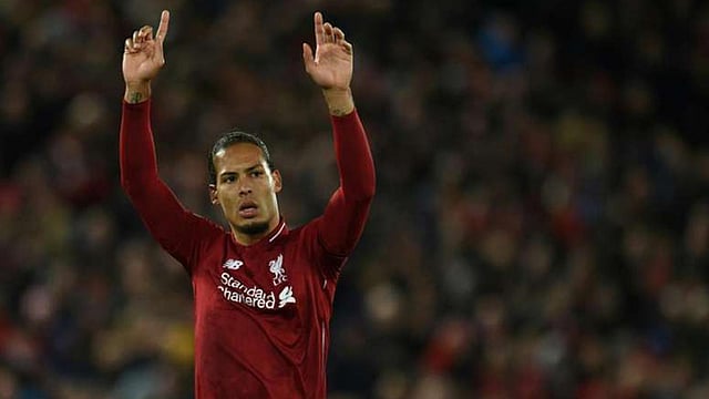 ম্যাগুয়ারের কাছে ‘সিংহাসন’ হাতছাড়া করেছেন লিভারপুলের ভার্জিল ফন ডাইক। ছবি : এএফপি