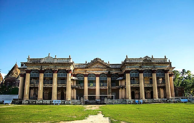 পুঠিয়া রাজবাড়ি। ছবি: উইকিমিডিয়া কমনস