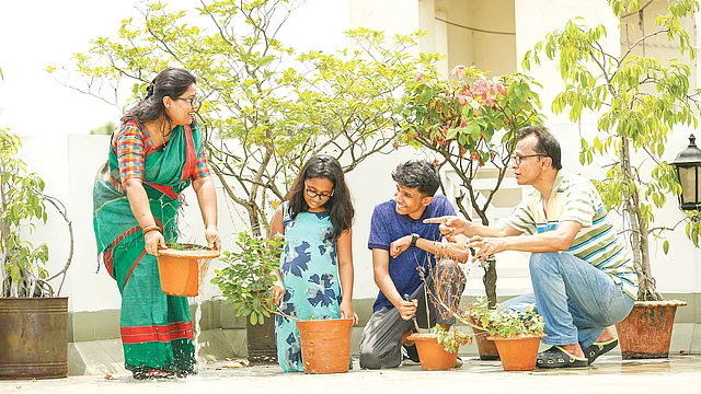 ঈদে আনন্দে কাটাতে সুস্থতা জরুরি। এজন্য গুরুত্ব দিন পরিচ্ছন্নতায়।