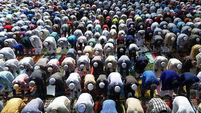 দেশের সর্ববৃহৎ ঈদগাহ ময়দান কিশোরগঞ্জের ঐতিহাসিক শোলাকিয়ায় ঈদুল আজহার নামাজ আদায়। ছবি: তাফসিলুল আজিজ