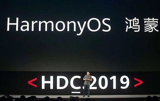 হুয়াওয়ের তৈরি নতুন অপারেটিং সিস্টেমের নাম ইংরেজিতে ‘হারমনিওএস’। চীনা ভাষায় একে বলা হচ্ছে ‘হংমেং’। ছবি: এএফপি