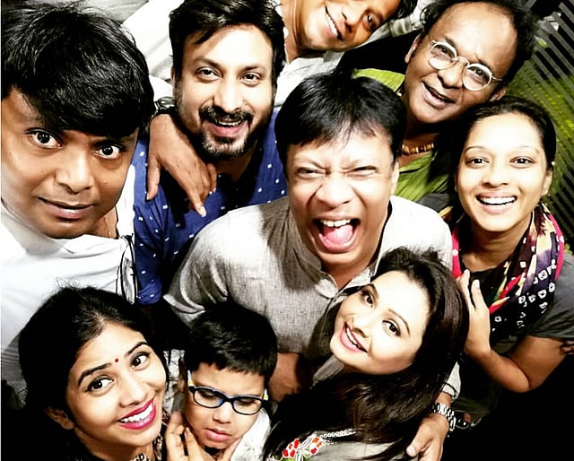 অভিনেত্রী মৌটুসী বিশ্বাসের ইনস্টাগ্রাম পাতায় টেলিভিশনের জগতে একঝাঁক তারকাকে দেখা গেছে একসঙ্গে ঈদ উদযাপন করতে