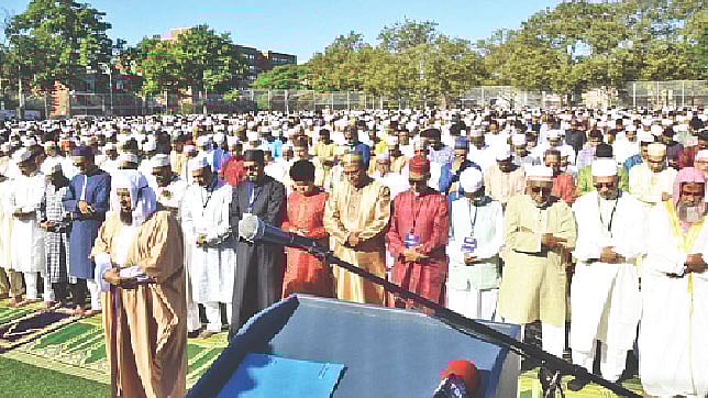 জ্যামাইকায় ঈদের জামাতে মুসল্লিরা।  ছবি: প্রথম আলো