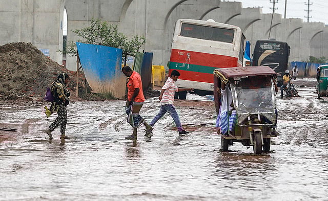 বেহাল দশায় চলাচলকারীদের ভোগান্তি চরমে