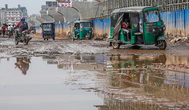 খানাখন্দে ভরা সড়কে যেন চলা দায়!