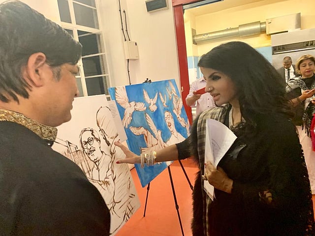 চারুশিল্পী এস এম আসাদের আঁকা বঙ্গবন্ধুর প্রতিকৃতির প্রদর্শনী