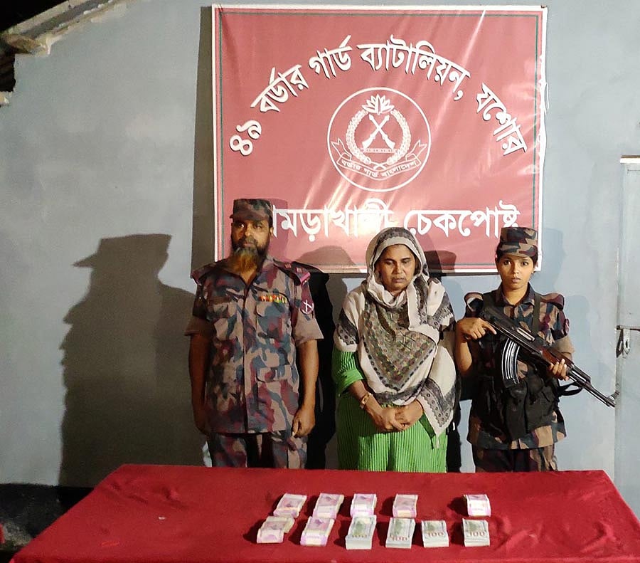 বেনাপোলে বিদেশি মুদ্রাসহ গ্রেপ্তার হওয়া নারী সুরাইয়া বেগম। ছবি: সংগৃহীত